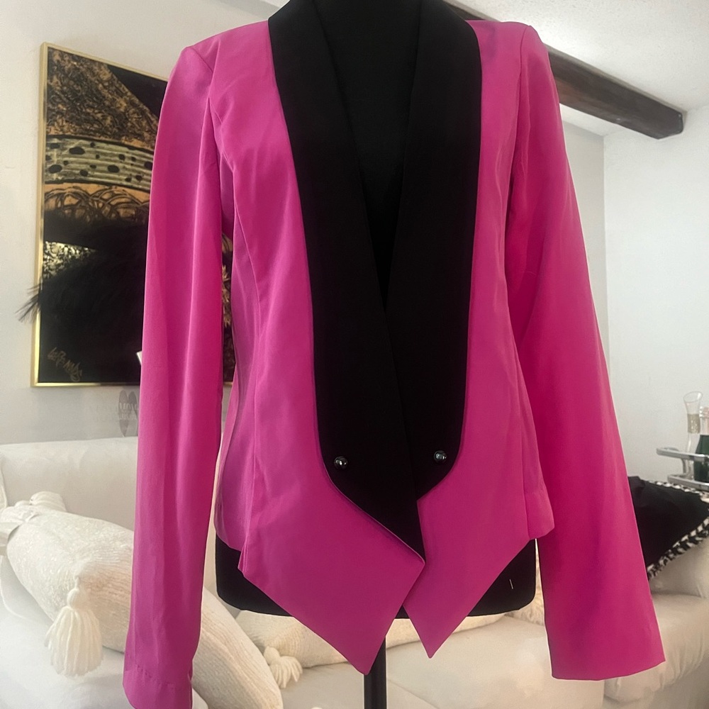 Kardashian Kollection tuxedo style blazer